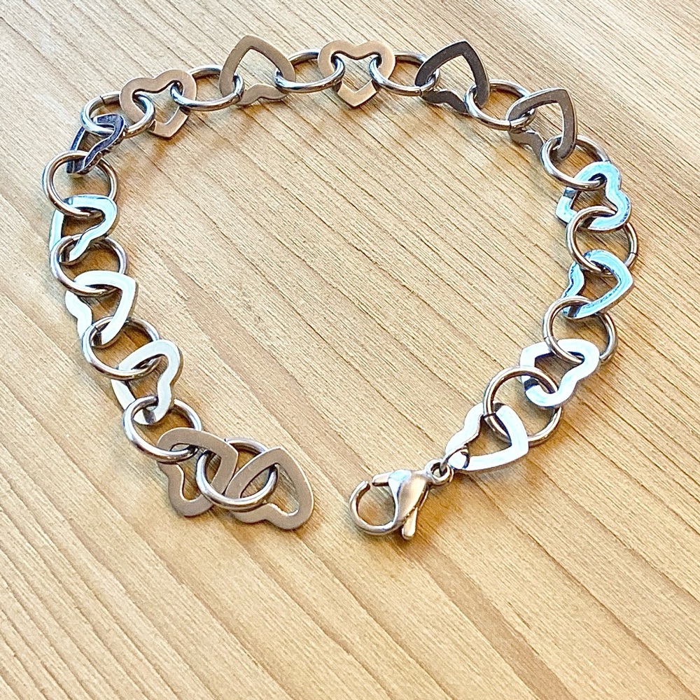 Bracelet - XOXO Silver - Alternating Heart Cut-Outs & Circle Links - Adjustable